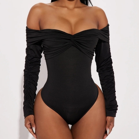 Fashion Nova Tops - Fashion Nova Black Twist Front Bodysuit